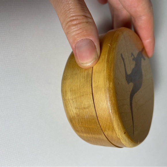 Vtg Hand Crafted Wooden Box Kangaroo - Picture 3 of 4